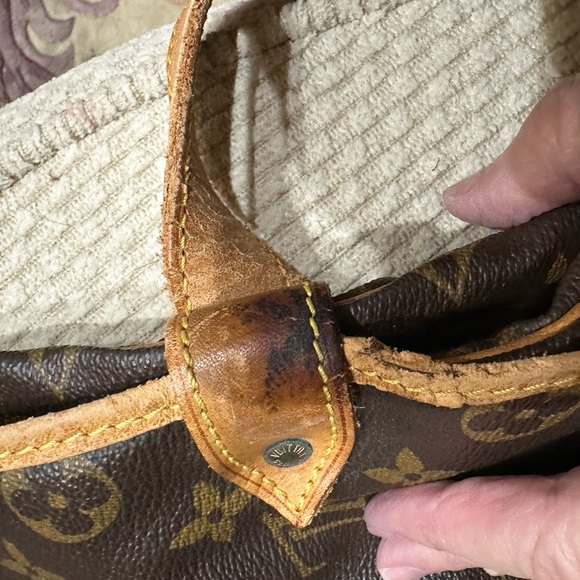 LOUIS VUITTON Saumur 35 Shoulder bag - Picture 8 of 13